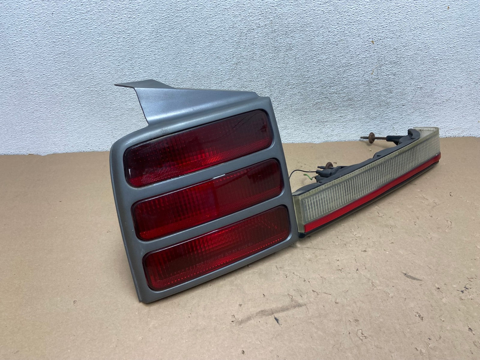 1991-1996 Oldsmobile Cutlass Ciera Left Driver LH Side Tail Light AG4202 LK2