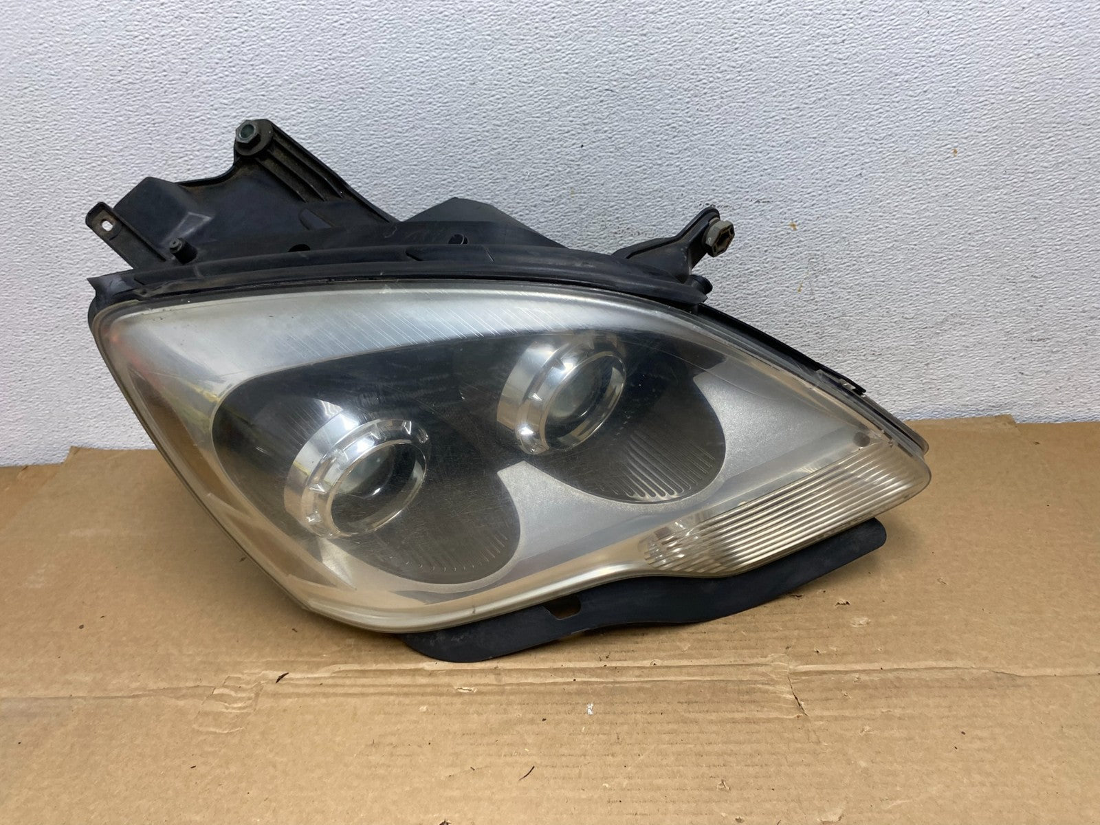 2007-2012 Gmc Acadia Halogen Headlight Right Passenger Side AD3825 DW0