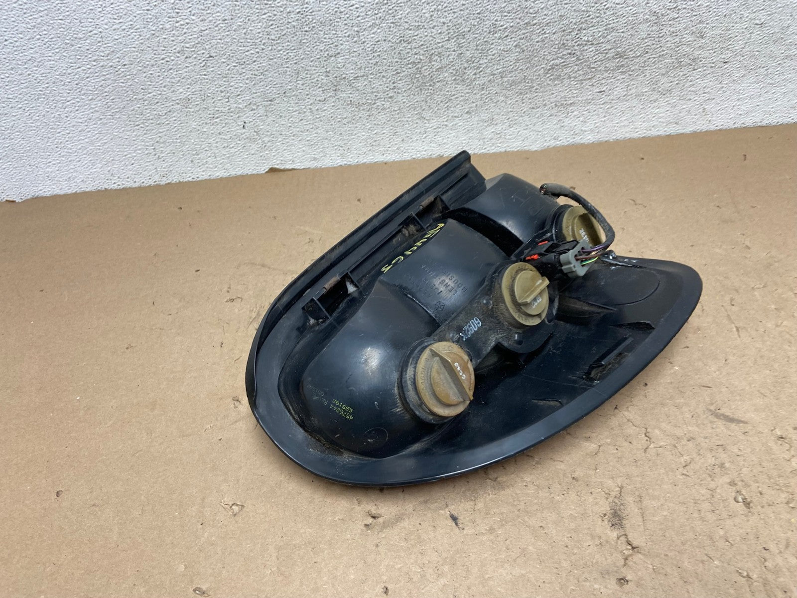 1998 to 2003 Dodge Durango Tail Light Right Passenger RH Side AG4465 LK6