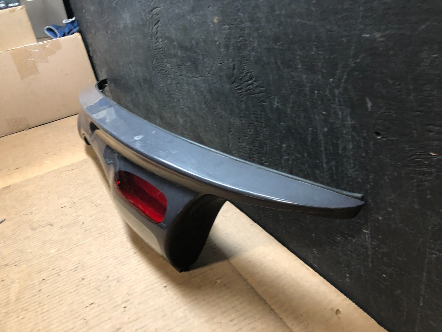 2000 to 2002 Ford Taurus Sedan Trunk Rear Center Lid Tail Light Panel G5779 DG11