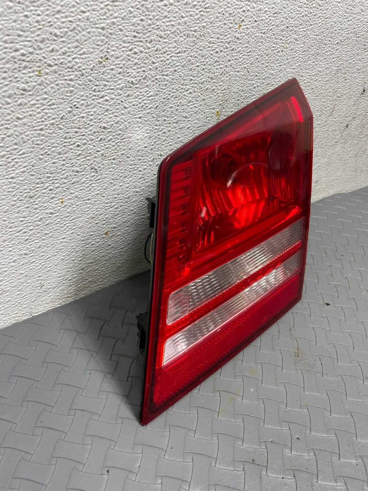NO LED 2009-2011 Dodge Journey Right Passenger Side Tail Light Inner Oem A39302