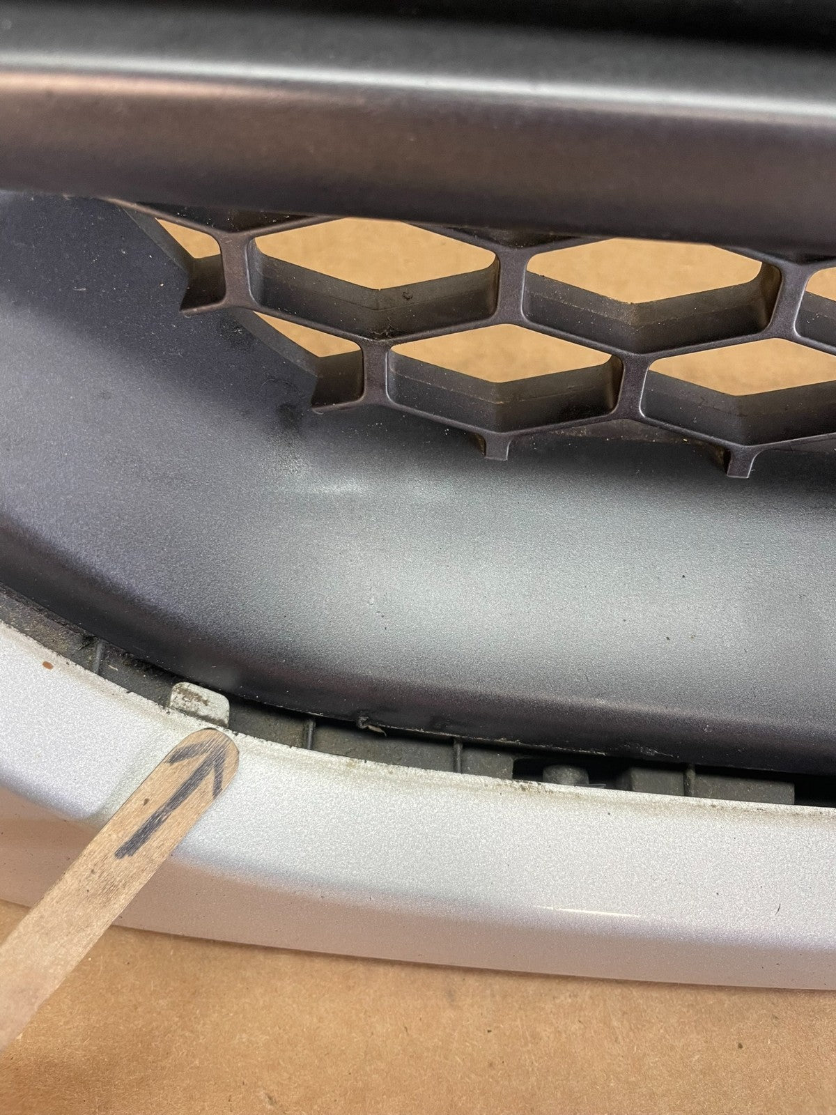 2003 2004 2005 Honda Pilot Front Upper Grill Grille AH0204 DG3