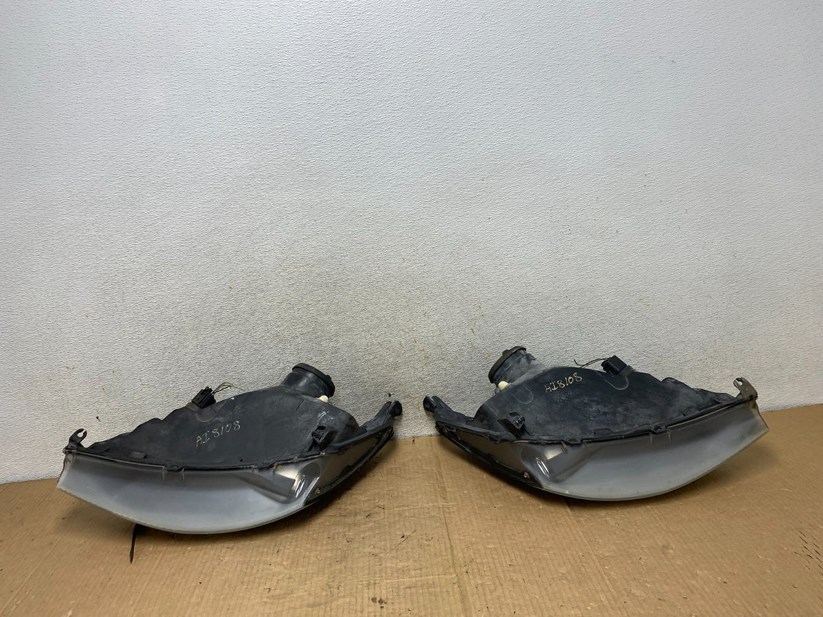 2000 to 2002 Ford Focus Left+Right Set Halogen Headlights AI8108 DW7