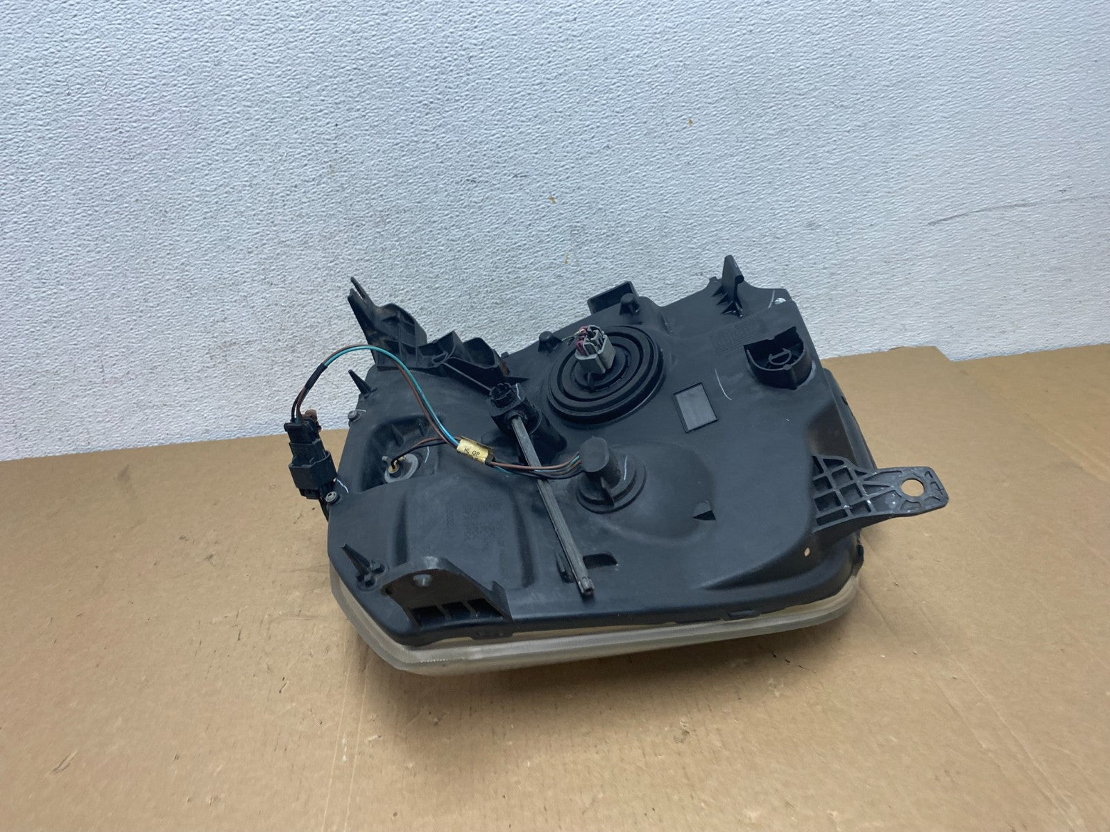 2007-2014 GMC Yukon Halogen Headlight Right Passenger Side AD7932 DW5
