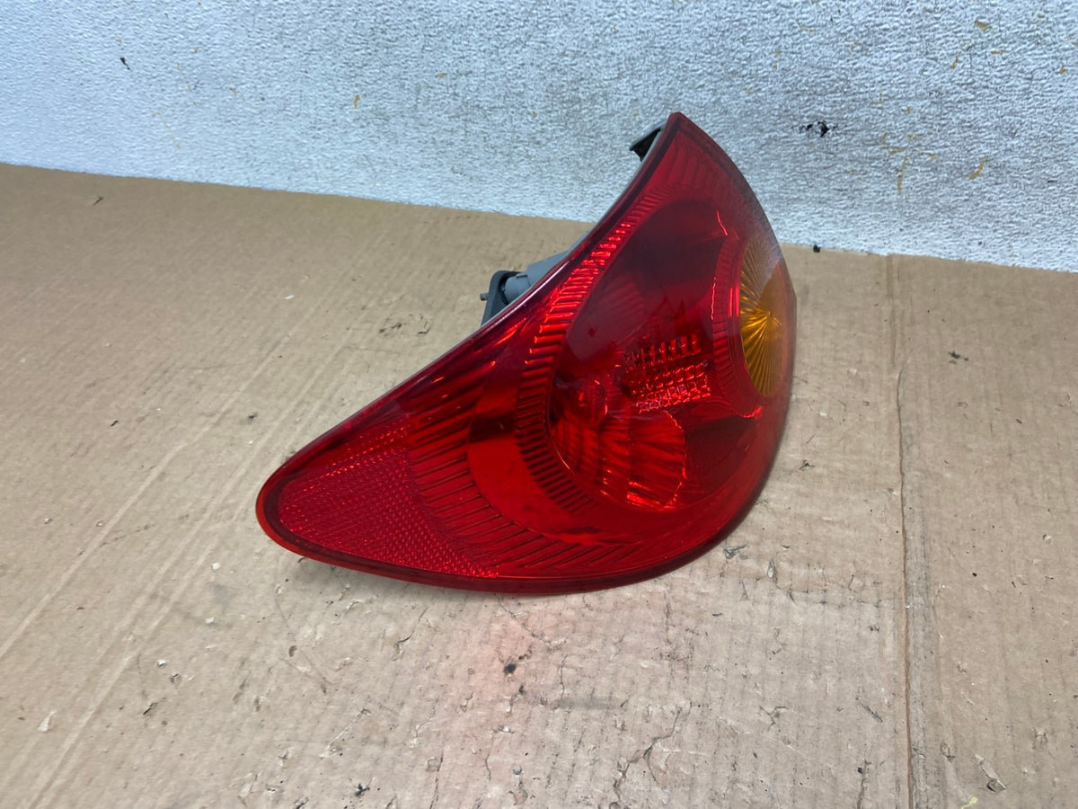 2003 to 2005 Toyota Corolla Left Driver Lh Side Tail Light AI5558 LK2