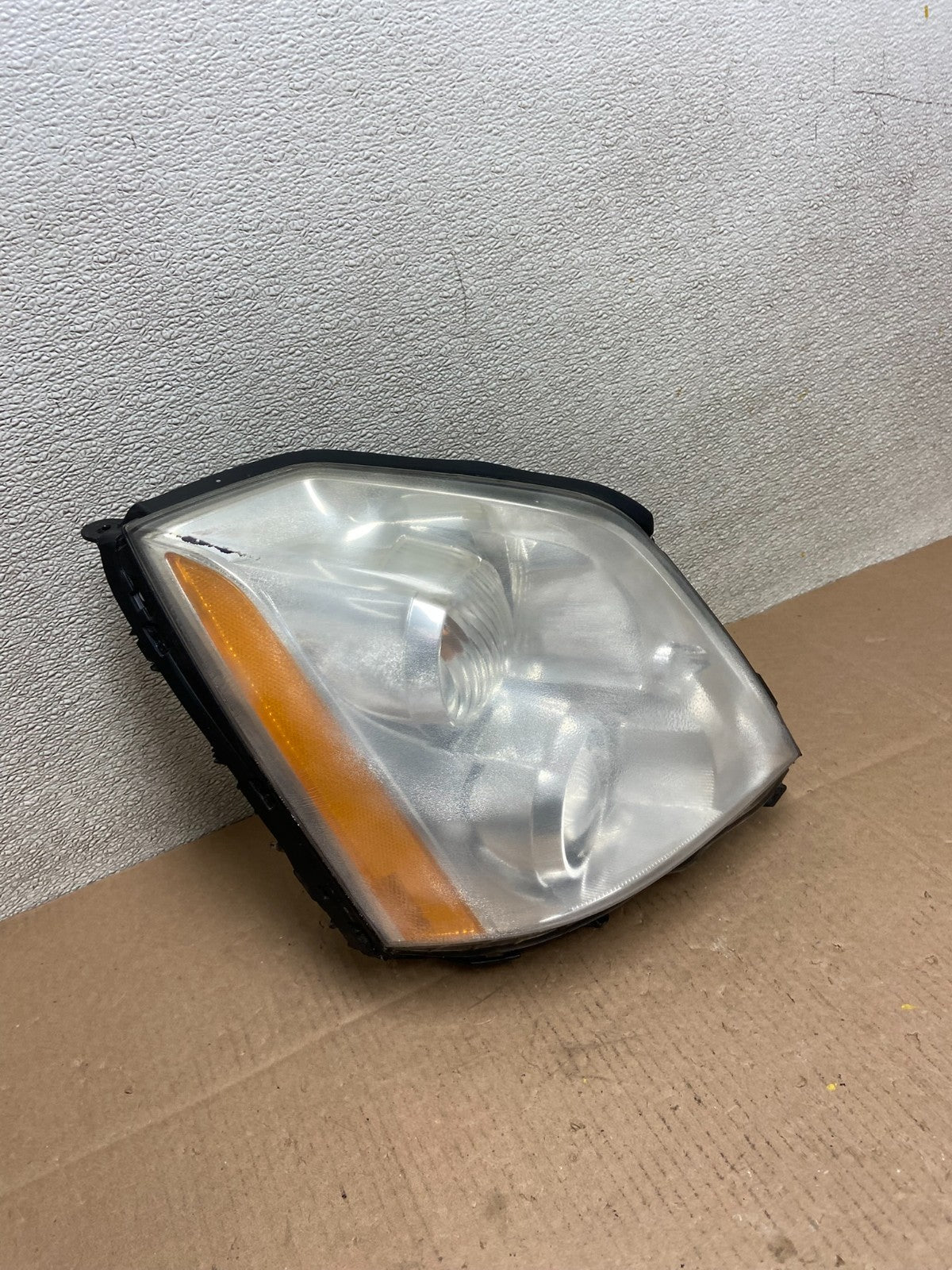 2006 to 2011 Cadillac DTS Right Passenger RH Side Xenon Hid Headlight OEM Y25612