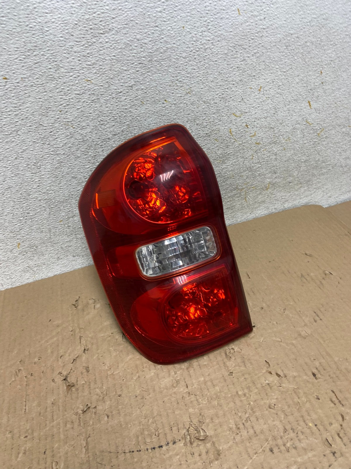 2004 2005 Toyota RAV4 Left Driver LH Side Tail Light AI1328 LK2