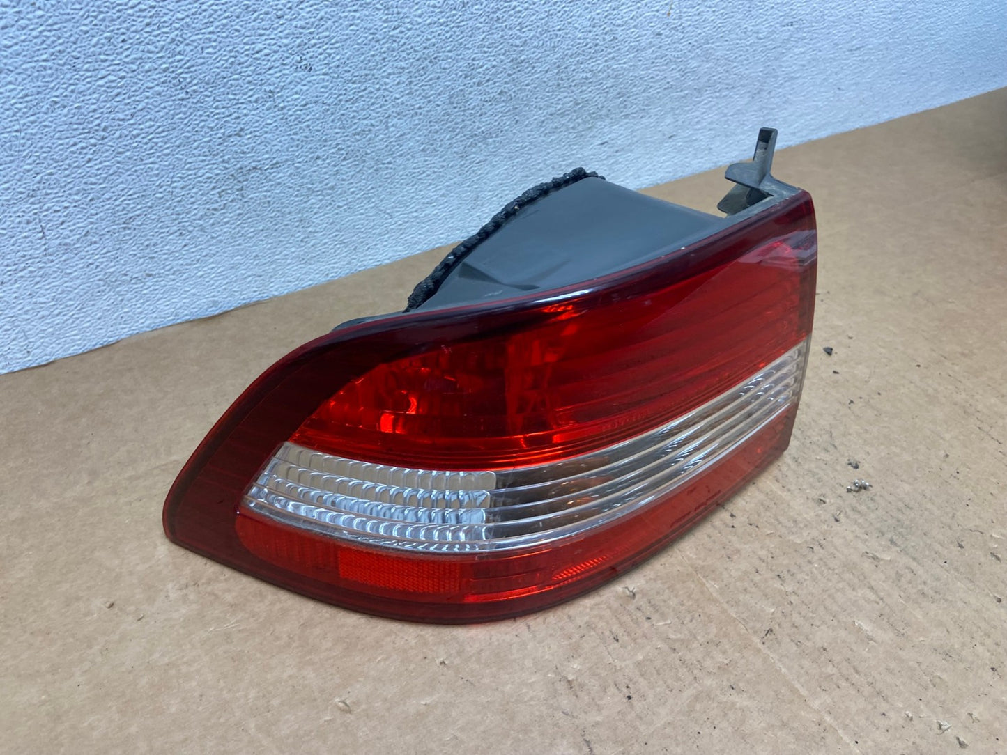 2000 2001 Lexus ES300 Outer Left Driver Lh Side Tail Light AD4647 LK2
