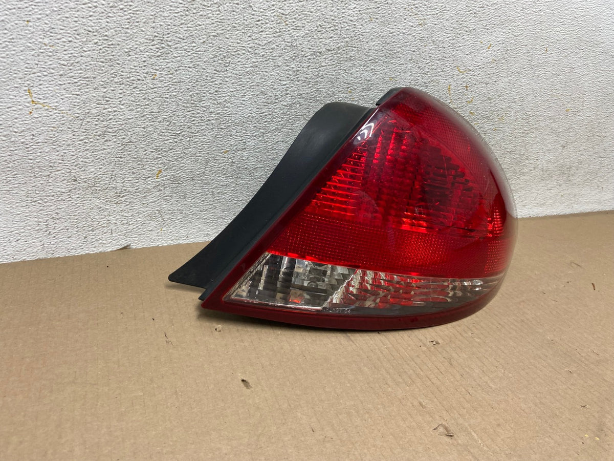 2004 2005 2006 2007 Ford Taurus Right Passenger Side Tail Light AH5709 LK1
