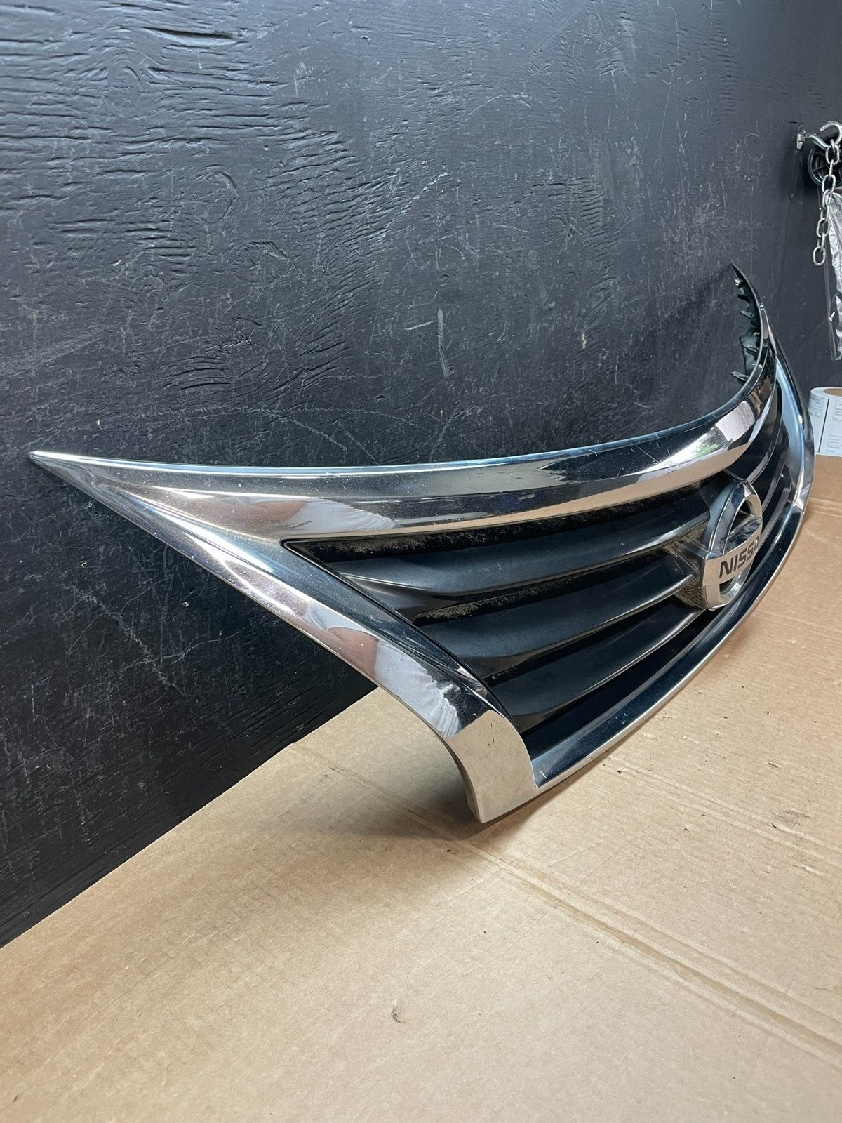 2013 to 2015 Nissan Altima Front Upper Grill Grille Sedan AE8452 DG2