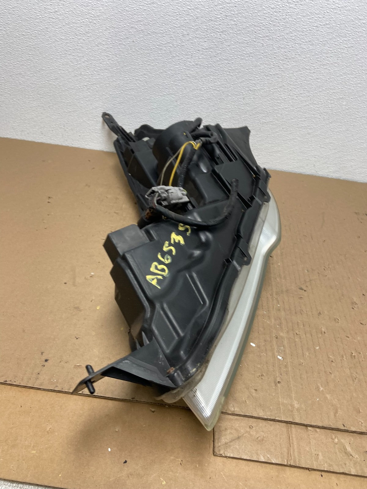 2010-2012 Subaru Legacy Outback Right Passenger Headlight Oem AB6535 DW7