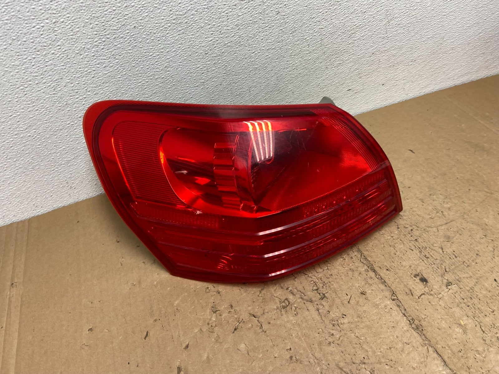 2008 to 2015 Nissan Rogue Left Driver Lh Side Tail Light AC7416 DW2