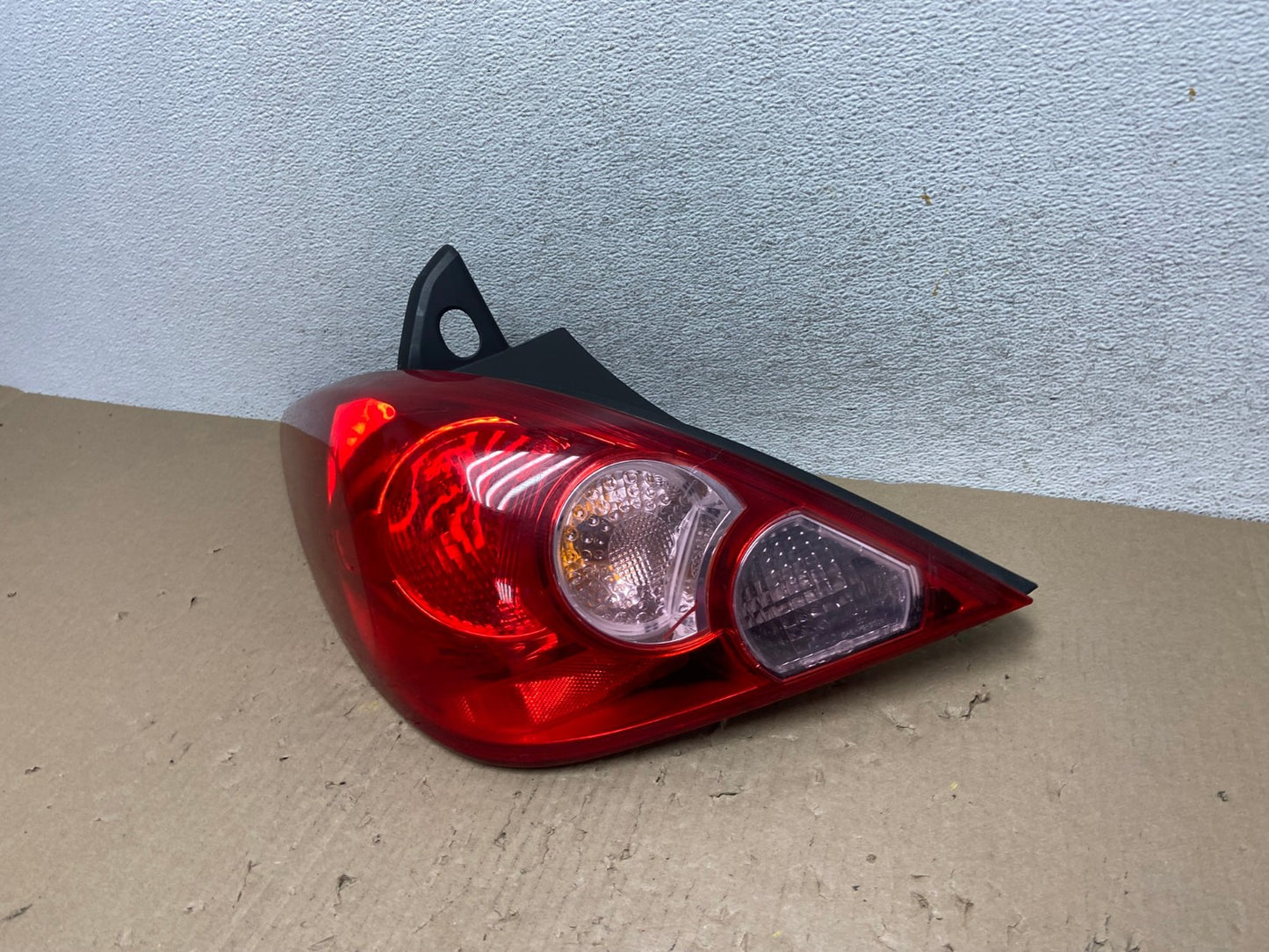 2007 - 2012 Nissan Versa Hatchback Left Driver Side Lh Tail Light AG6997 LK1
