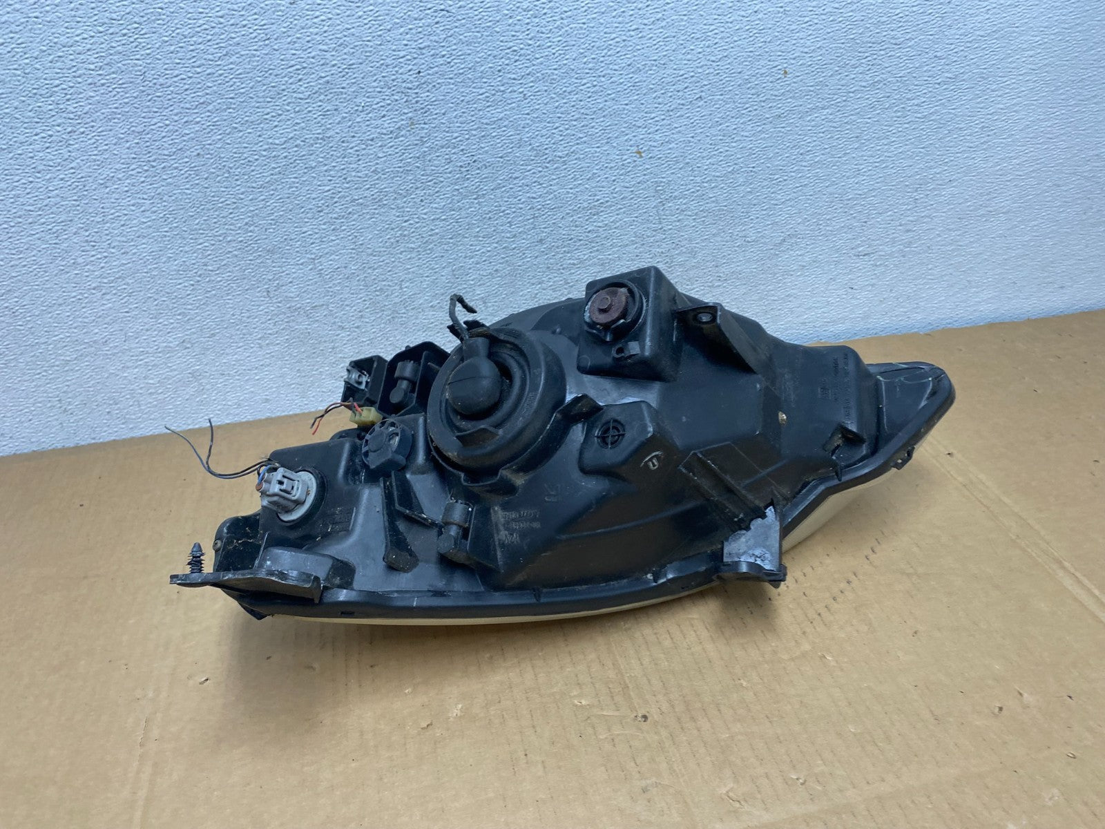 2002 to 2007 Suzuki Aerio Sedan Right Passenger RH Halogen Headlight AD0772 DG5
