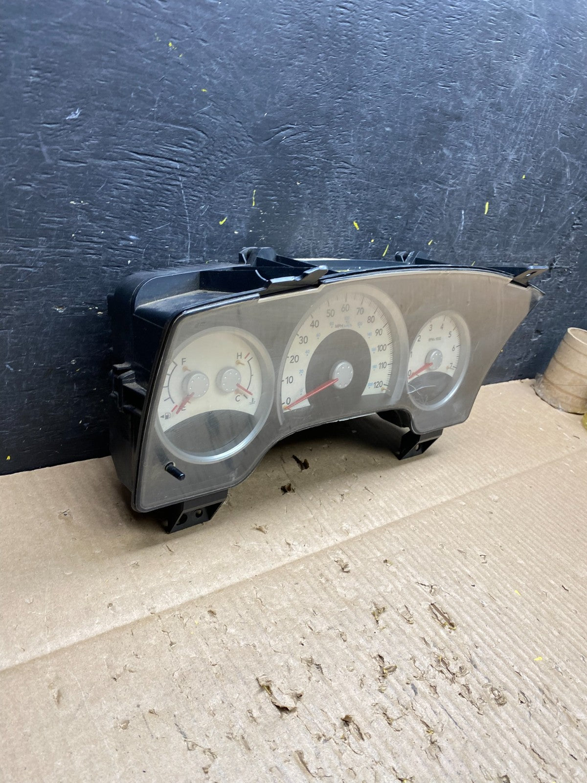2004 Dodge Durango Speedometer Instrument Cluster Gauge OEM V1685 DG1