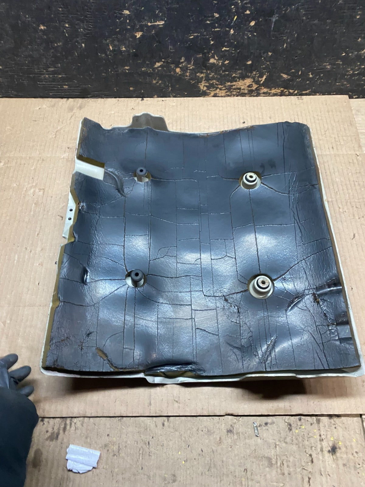 2001 to 2004 Cadillac Deville Seville Northstar Engine Motor Cover W5760 DG6