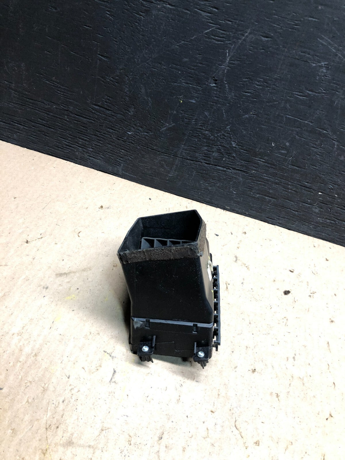 2007 to 2010 Nissan Armada Center Console Right Side Air vent F0845 PS5