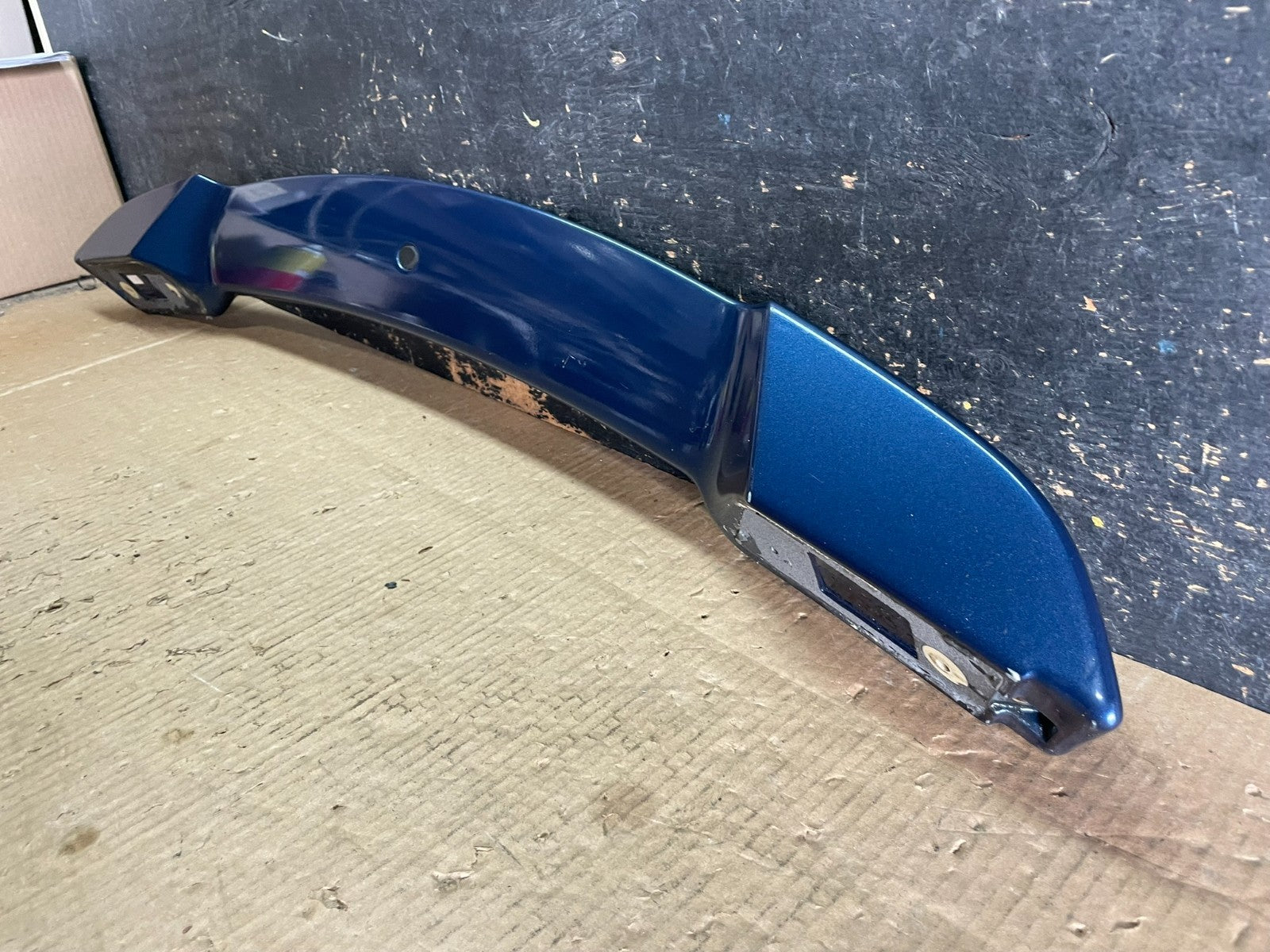 2008 to 2014 Land Rover LR2 Rear Trunk Tail Light Lift Gate Spoiler AB3233 DG6