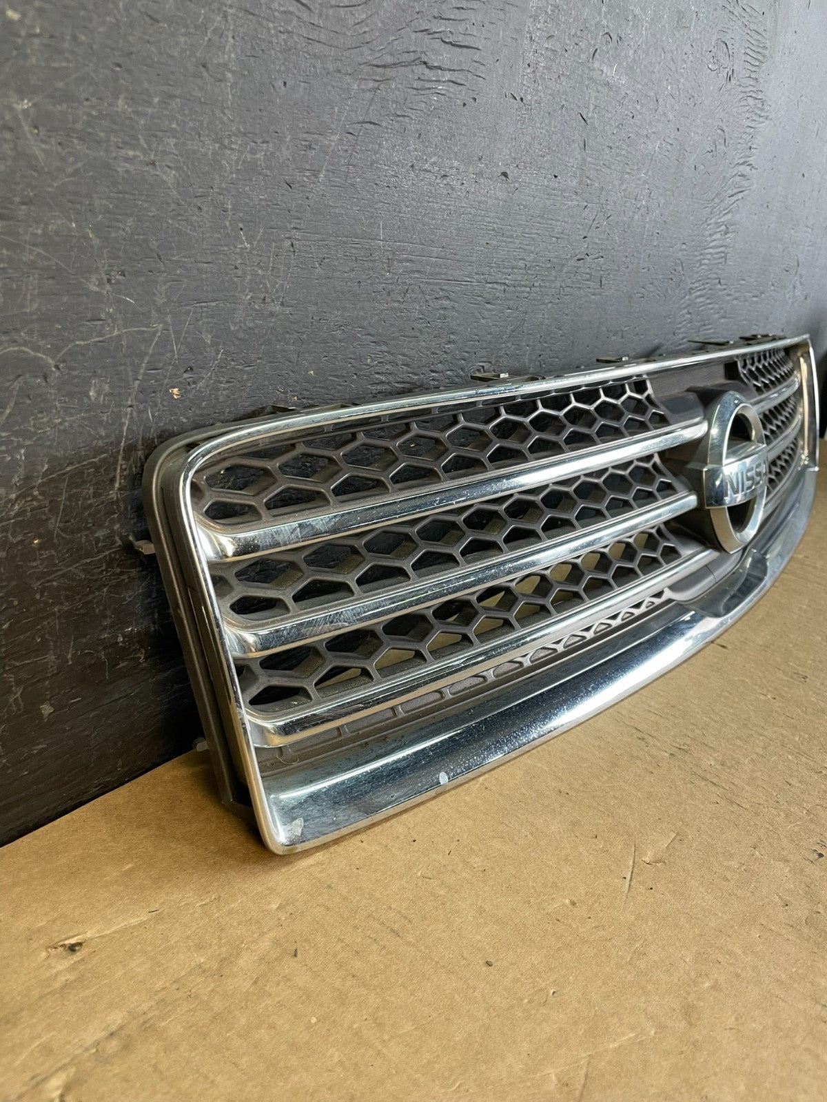 2009 to 2011 Nissan Maxima Front Upper Grill Grille 62070-9N00A AD5511 DG2