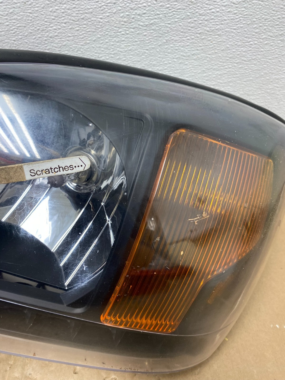 2000 to 2005 Cadillac Deville Left+Right Side Black Headlights AC5974 DG4