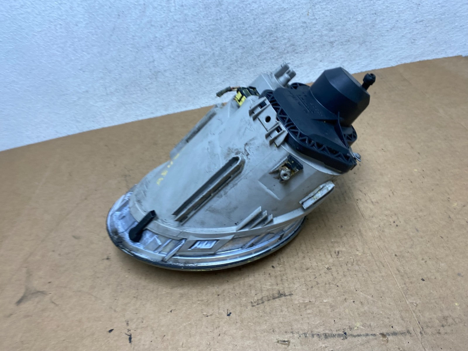 1998 to 2005 Volkswagen Beetle Right Passenger Side Headlight AE4826 DW6