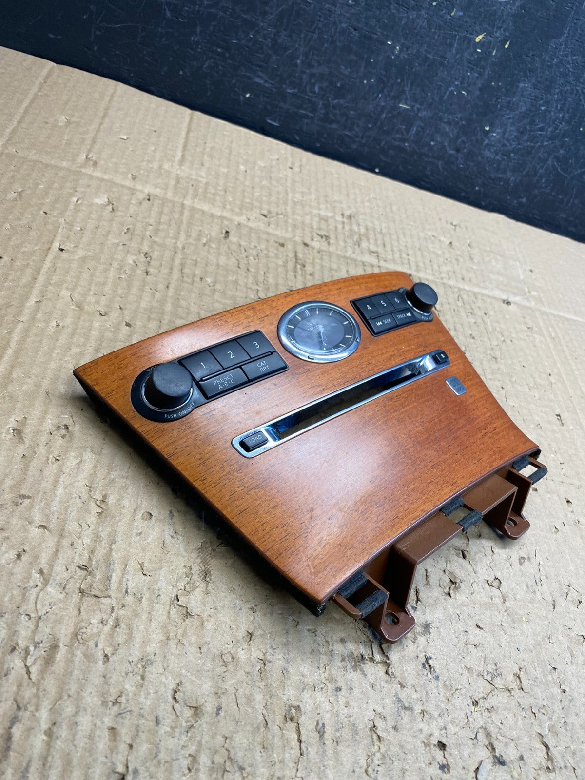 2006 to 2007 Infiniti M35 M45 Radio Audio Control Panel AD1908 DG2