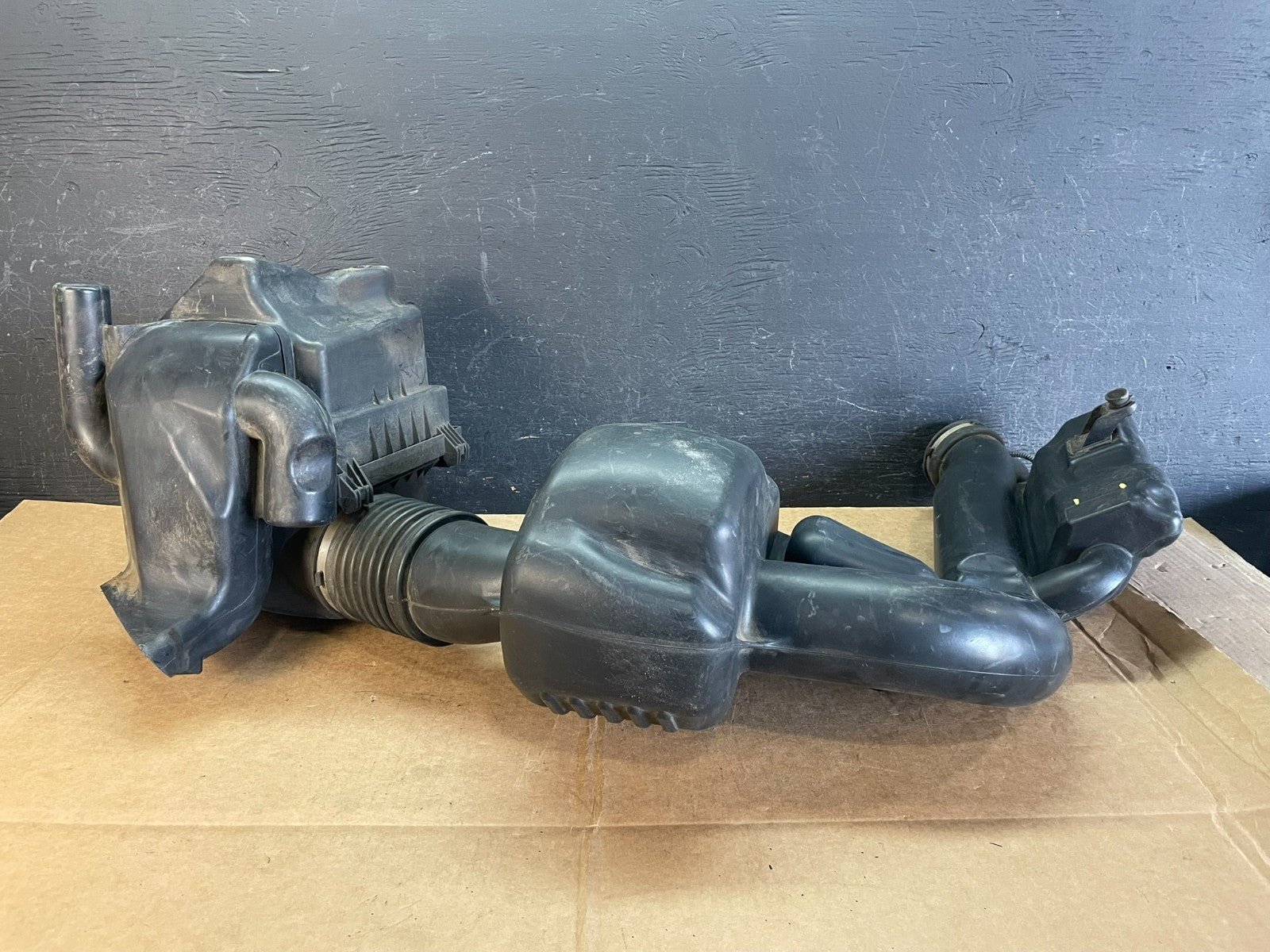 2011 - 2013 Dodge Durango 3.6L Resonator Air Intake Tube ae0896 DG3
