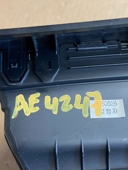 2017-2019 Hyundai Elantra Center Radio Climate Control Air Vent Bezel AE4247 DG5
