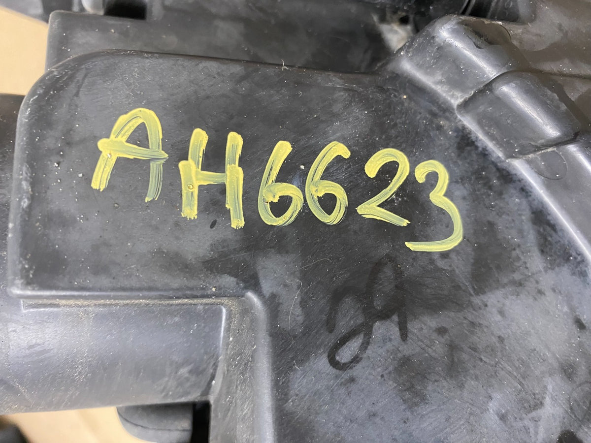 2009 to 2010 Hyundai Sonata Right Passenger RH Side Headlight Halogen AH6623 DW9