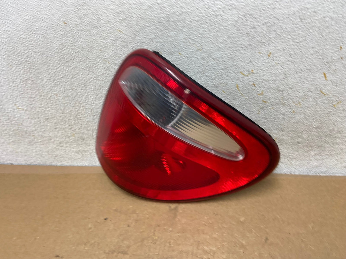 2004 - 2007 Dodge Grand Caravan Right Passenger Side Tail Light AI3503 LK1