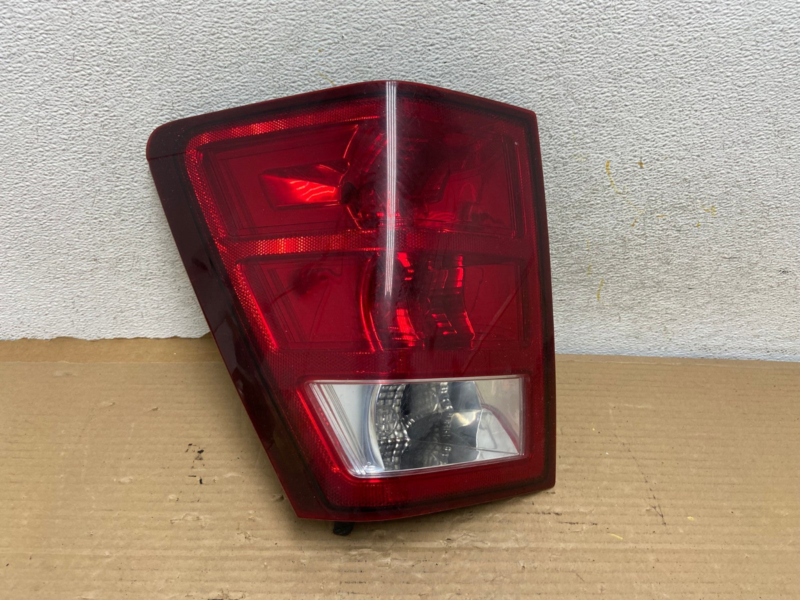 2005 to 2006 Jeep Grand Cherokee Left Driver Side Lh Tail Light AH0623 LK0