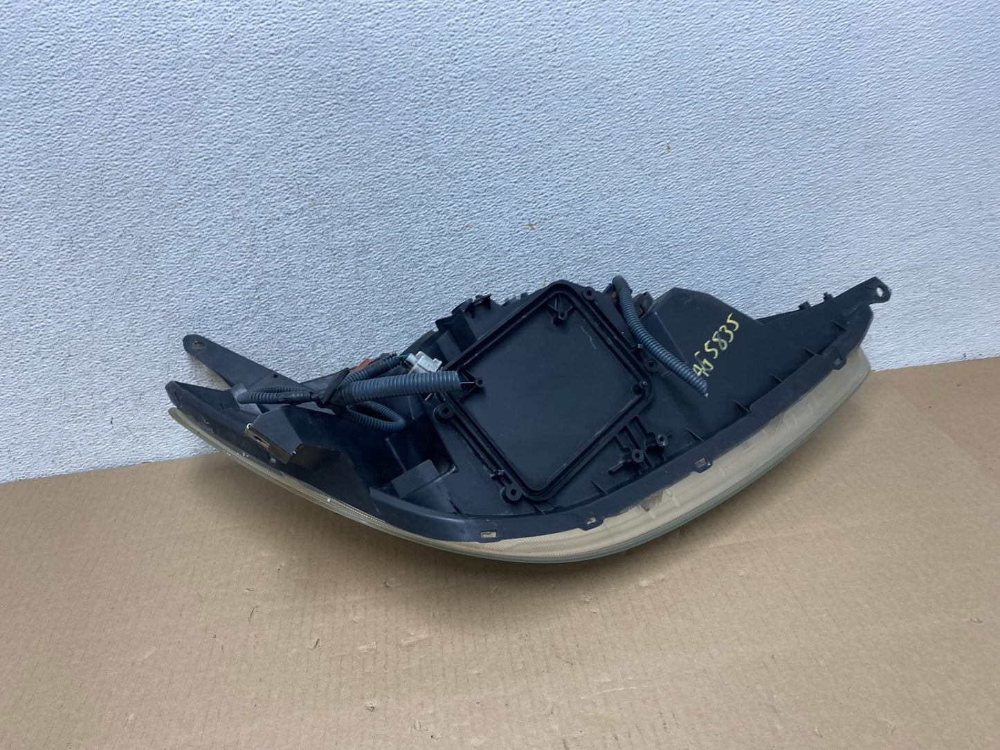 2004-2005 Toyota Sienna Left Driver LH Side Halogen Headlight AG5835 DW7