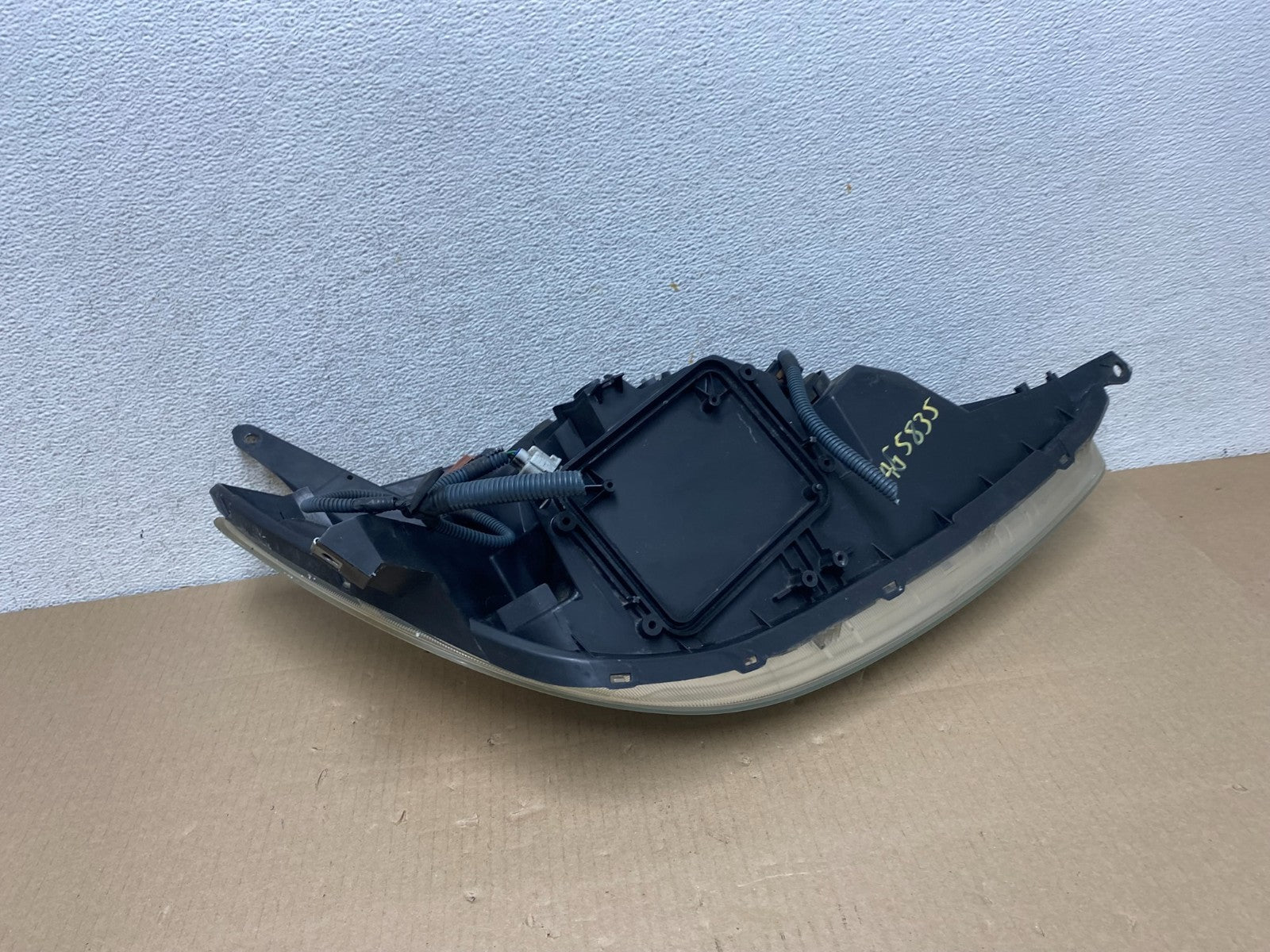 2004-2005 Toyota Sienna Left Driver LH Side Halogen Headlight AG5835 DW7