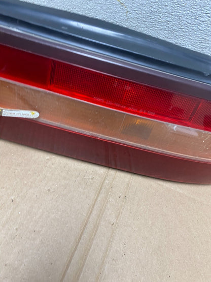 1995 1996 Lexus ES300 Right Passenger RH Side Tail Light Oem T8113 DW7