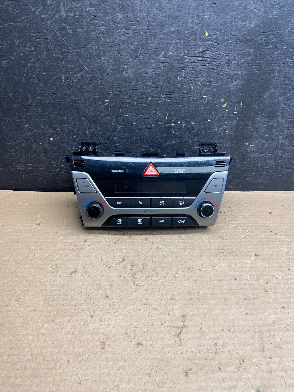 2017 to 2018 Hyundai Elantra Center Heater A/C Climate Control Panel AH5463 DG0