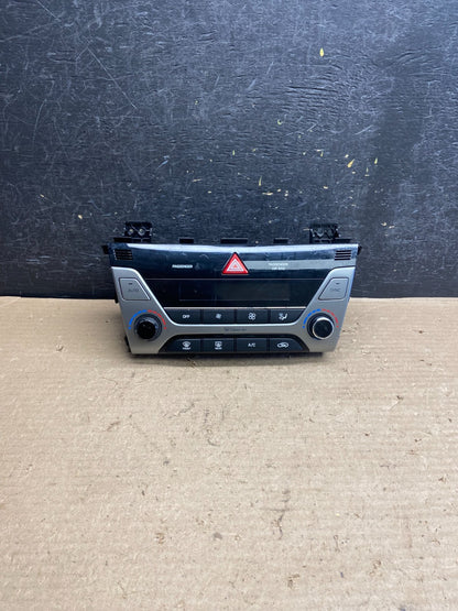2017 to 2018 Hyundai Elantra Center Heater A/C Climate Control Panel AH5463 DG0
