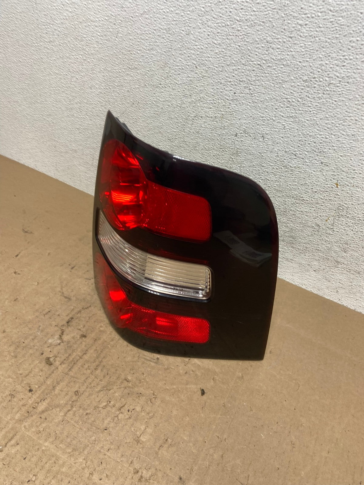 2006 to 2010 Ford Explorer Right Passenger Side Tail light AE6532 LK1