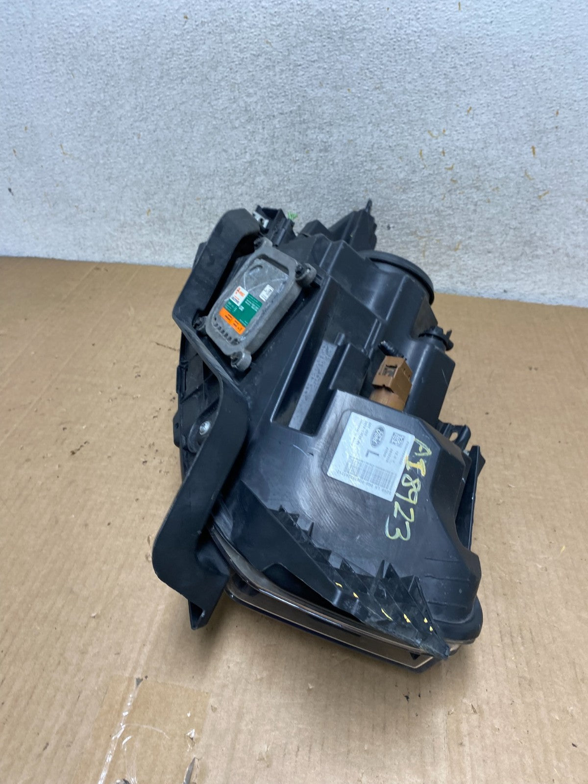 2013 to 2019 Ford Taurus Left Driver LH Side Headlight Xenon HID AI8923 DW7