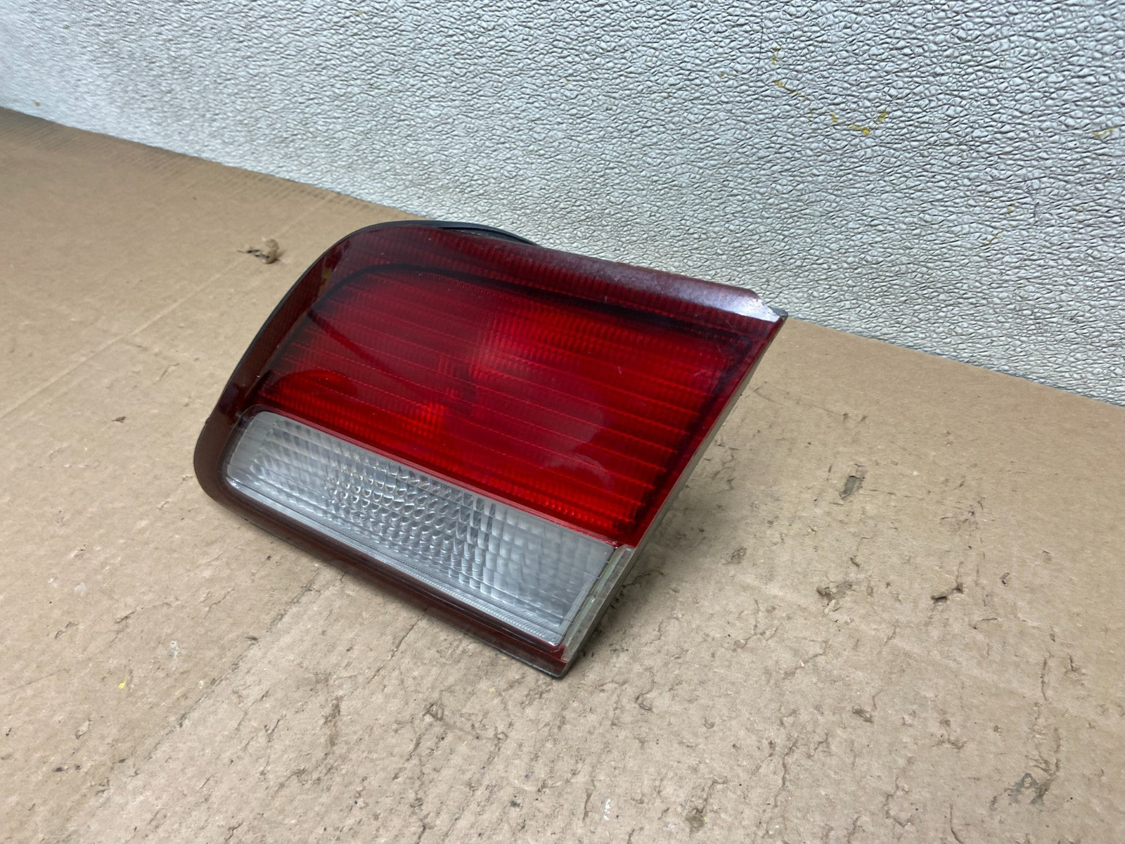 1997 1998 1999 Nissan Maxima Right Passenger RH Inner Tail Light Oem Y3184 DW1