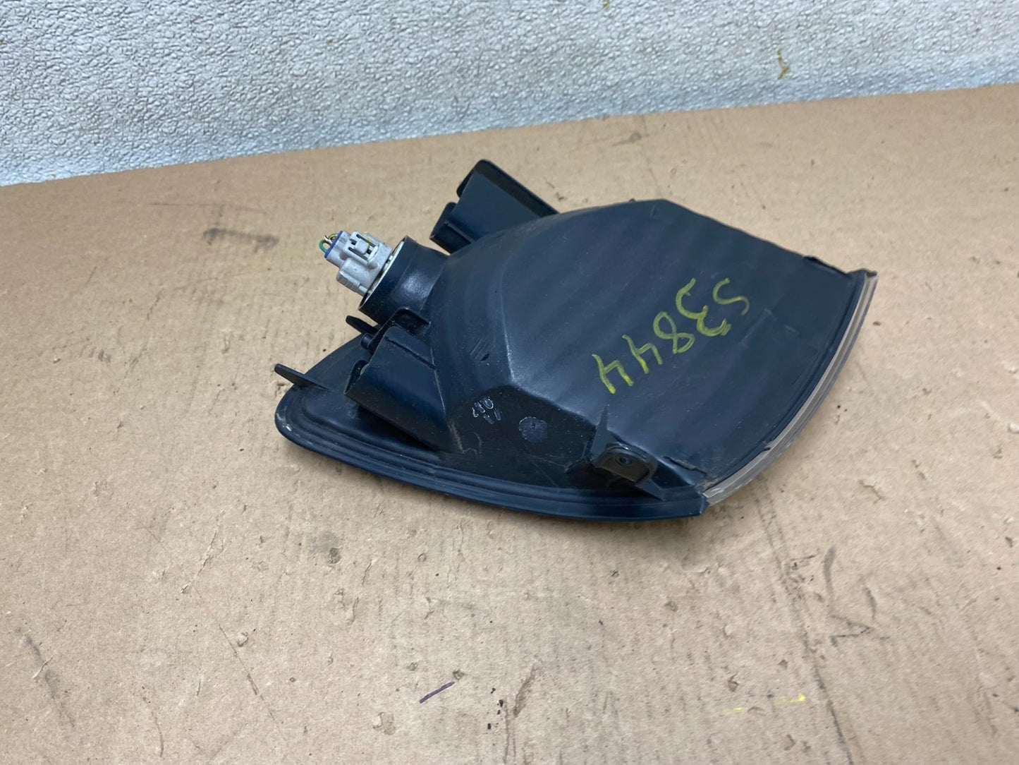 2001 to 2003 Toyota Sienna Turn Signal Right Passenger RH Lamp OEM S3844 DW7