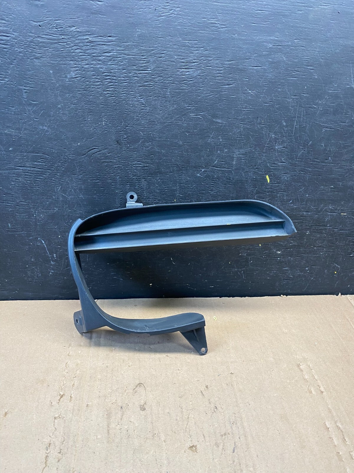 2003-2006 Porsche Cayenne Front Right Bumper Air Duct Grille Bracket M1587 DG0