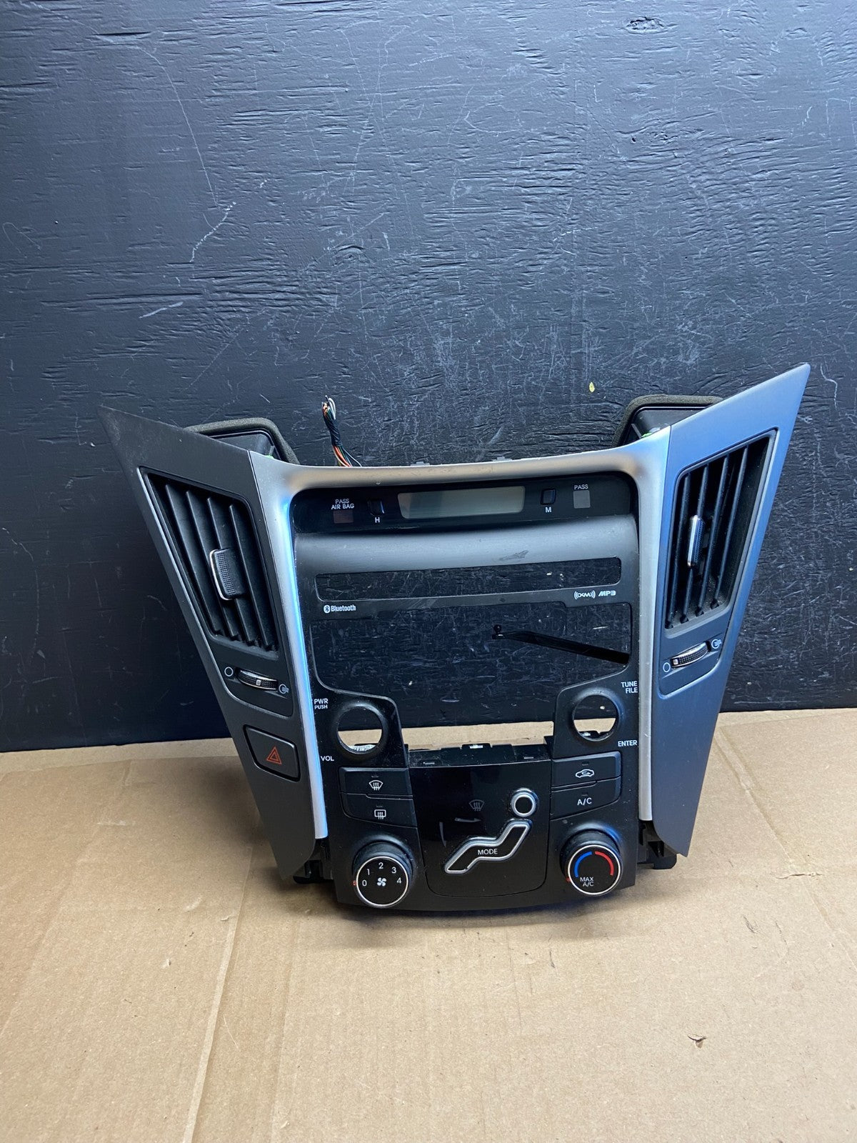2011 - 2014 Hyundai Sonata Center Radio Climate Control Air Vent Bezel AC9080 DG0