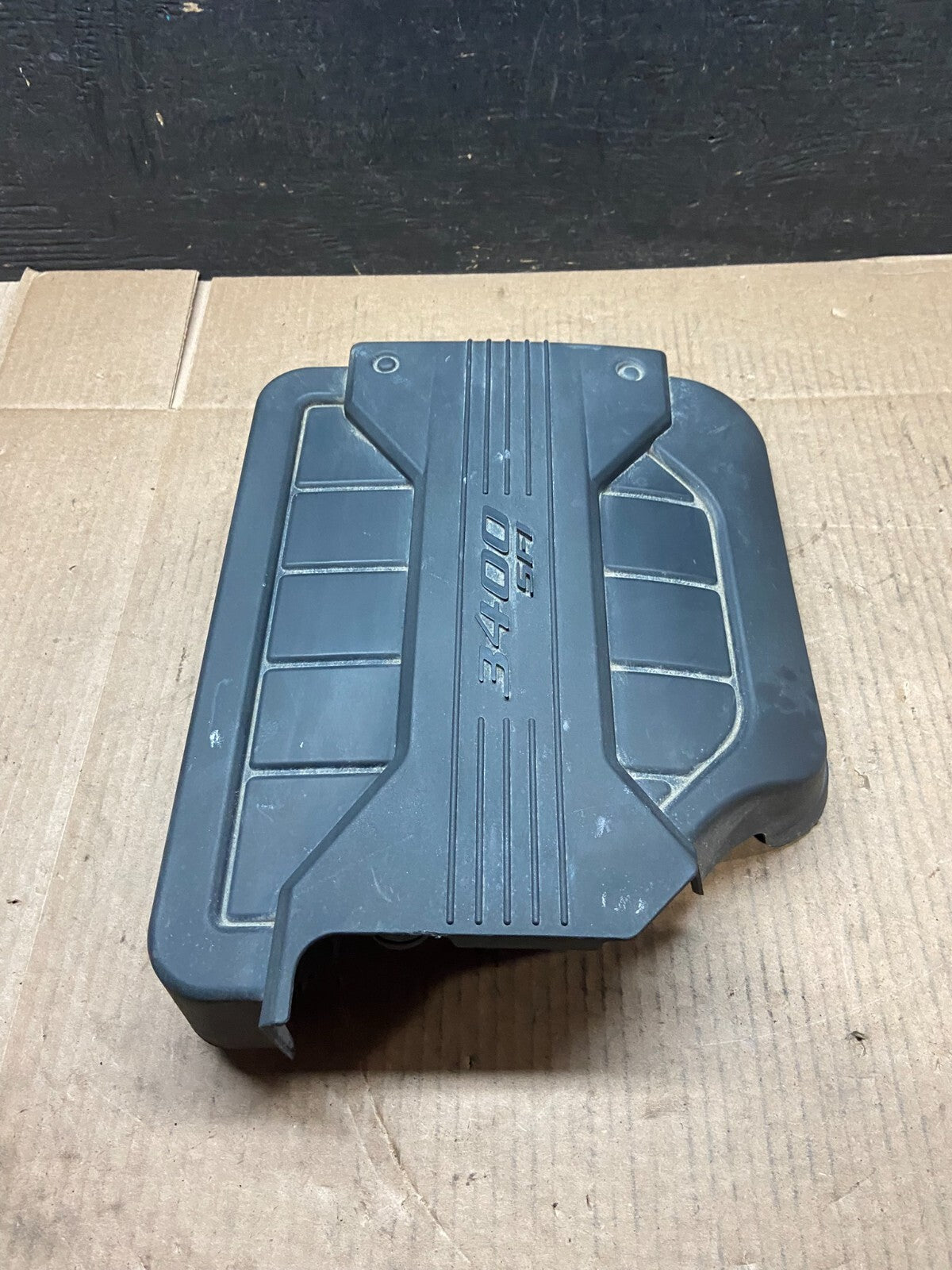 2004 to 2006 Chevrolet Equinox Engine Cover 3.4L i7190 PS2