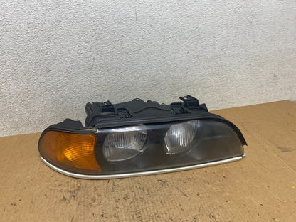 1997 - 2000 BMW E39 5 Series Headlight Right Passenger RH Halogen OEM Q7977 DW0