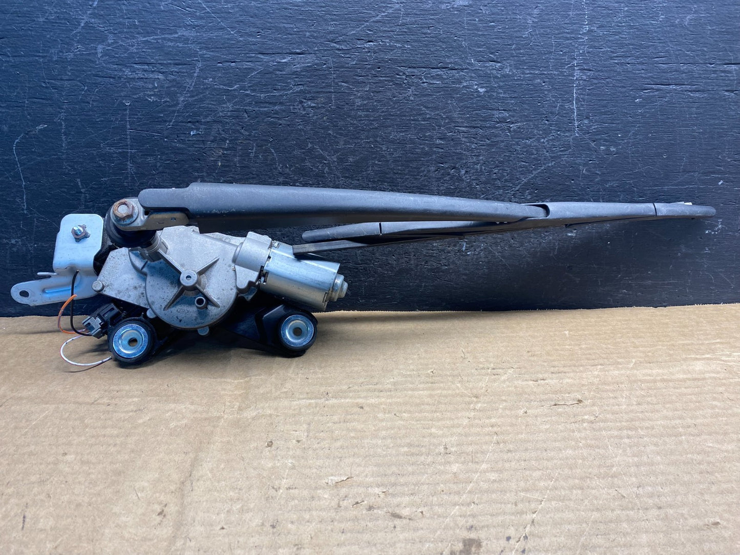 2004 to 2009 Mazda 3 Windshield Rear Wiper Motor ad9838 DG0