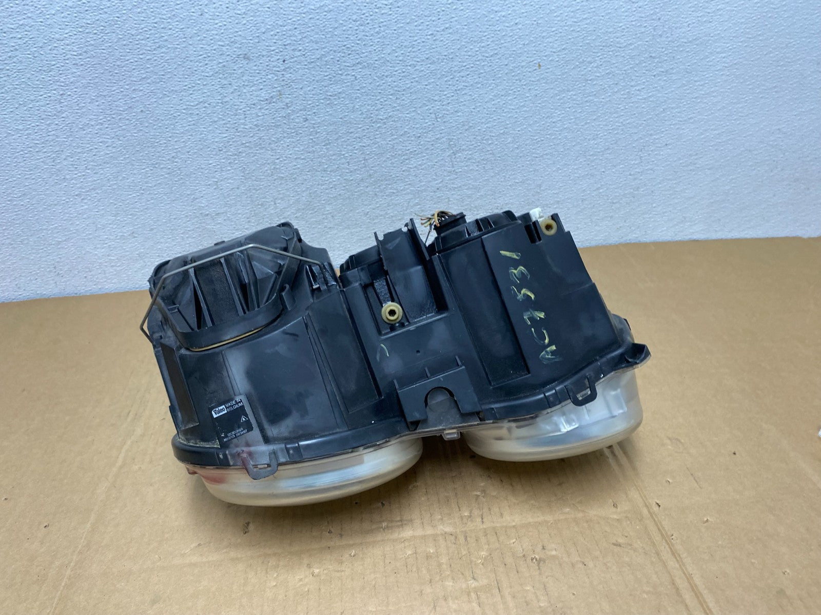 2004 to 2009 Jaguar XJ8 Right Passenger Side Headlight AC7531 DW5