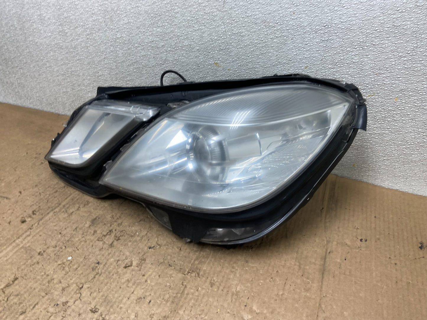 2010-2013 Mercedes E Class E350 E550 Left Driver LH Halogen Headlight AA8482 DW1