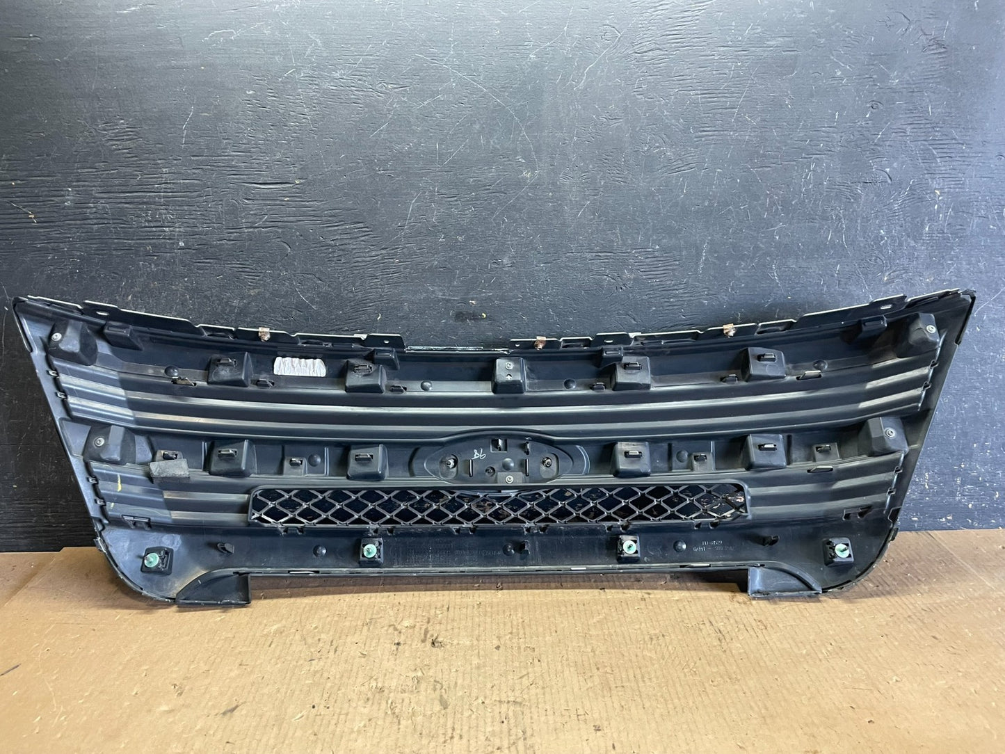 2011 to 2015 Ford Explorer Upper Front Grill Grille DB53-8200-BE Oem aa5915  DG6