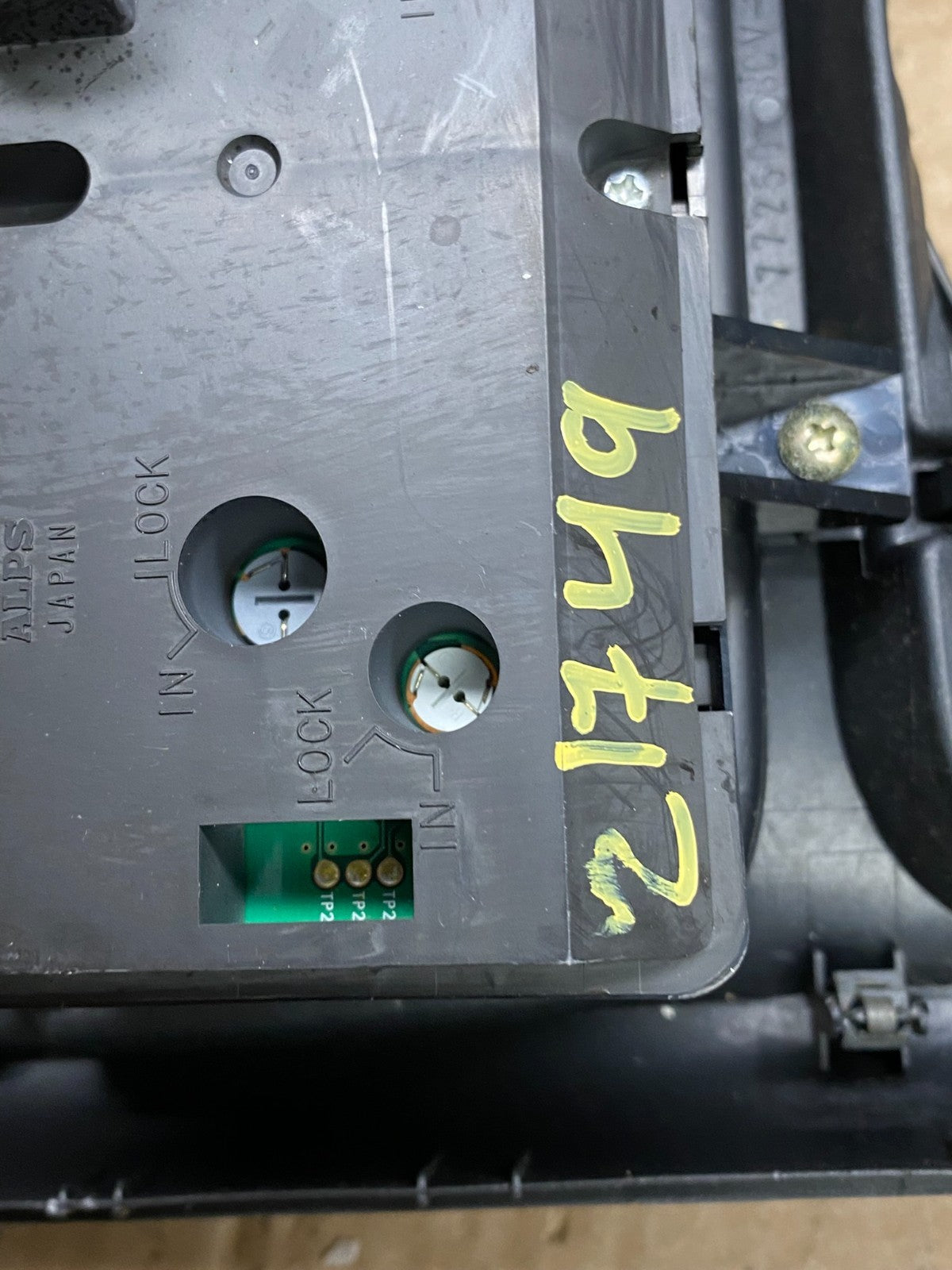2003 to 2008  Honda Element Radio Climate Control Shifter Bezel OEM Z1749 DG8