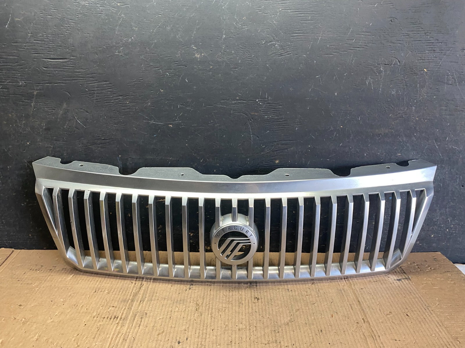 2002 to 2005 Mercury Mountaineer Front Upper Grill Grille P8780 DG0